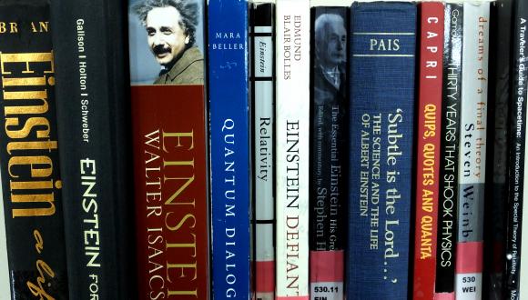 תצוגה לציון 61 שנים למותו של אלברט איינשטיין